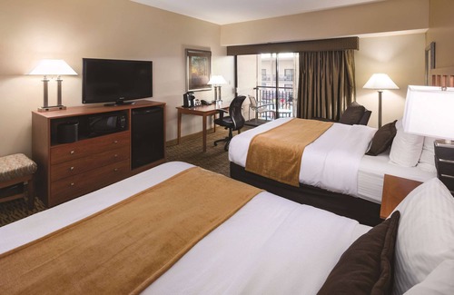 South Loop Hotel | Wyndham Bloomington - Mall of America
