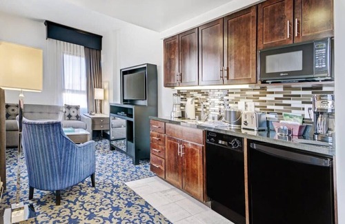 Lower Nob Hill Condo | Wyndham Canterbury Resort | 2BR/1BA Queen Suite