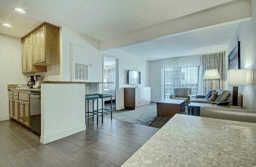 Las Vegas Condo | Wyndham Desert Rose Resort | 1BR King Suite