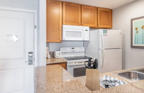 Anaheim Resort Hotel | Wyndham Dolphin's Cove - 1 Bedroom Deluxe