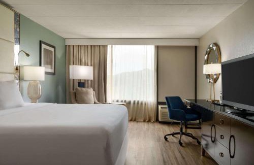 McKnight Hotel | Wyndham Garden Inn Pittsburgh Airport