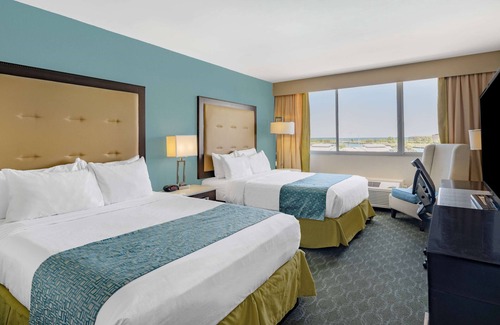 Downtown Kenosha Hotel | Wyndham Garden Kenosha Harborside
