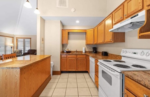 Shawnee On Delaware Condo | Wyndham Shawnee Village | 2BR/2BA Balc Queen Suite