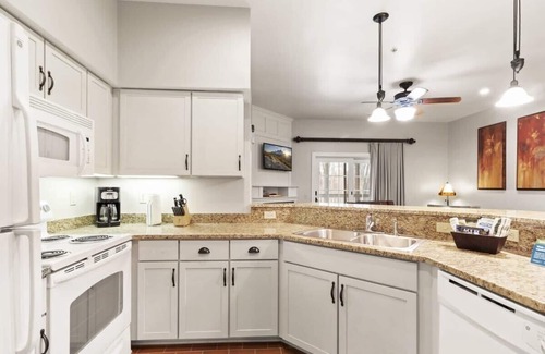 Shawnee On Delaware Condo | Wyndham Shawnee Village | 2BR/2BA Balc Queen Suite
