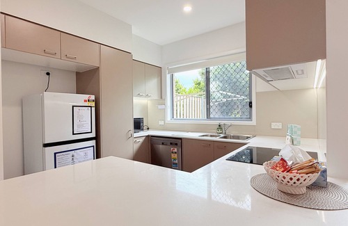 Wynnum West House | Wynnum West Oasis Retreat 5 Beds villa