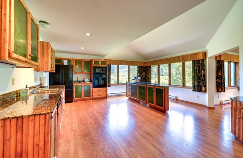 Meeteetse House | Wyoming Retreat on Wood River: Hike & Fly Fish!