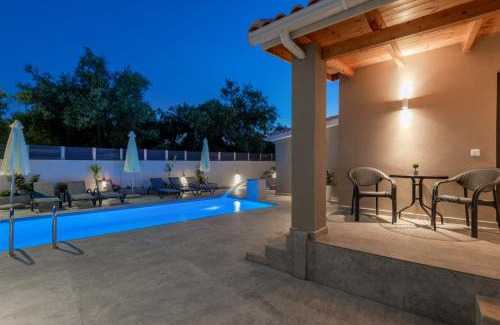 Planos Villa | Xenessa Elegant Villa, 4-Bedroom Private Pool Retreat by Villa Mana Gers