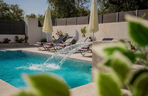 Planos Villa | Xenessa Elegant Villa, 4-Bedroom Private Pool Retreat by Villa Mana Gers