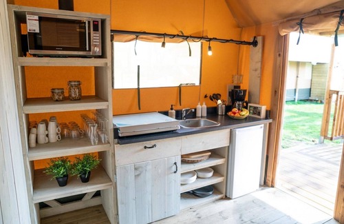 Lathum House | XL Glamping tent with bathroom in Lathum