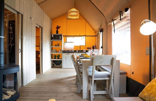 Lathum House | XL Glamping tent with bathroom in Lathum