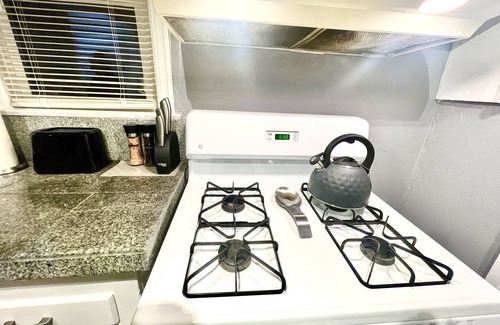 Midtown Sacramento Apartment | XL Sacramento Studio Midtown Downtown NEWLY Renovated - Work Play Stay