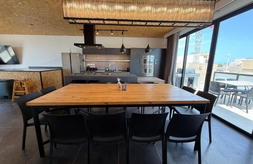 Bellavista Apartment | XL Sky Villa Seaview & Hot Tub BBQ