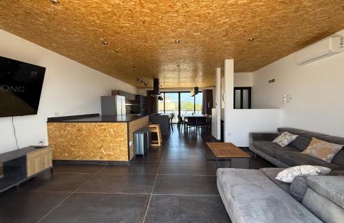 Bellavista Apartment | XL Sky Villa Seaview & Hot Tub BBQ