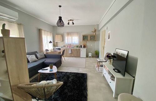 Mesolongi Apartment | Xrysa's Central City Apartment in the heart of Messolonghi