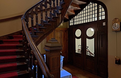 Schwerin Apartment | XXL vacation room with bathroom in an Art Nouveau villa for 1-4 people in the city center