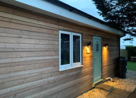 Llanelli Apartment | Y Caban-The Cabin-2 Guests-Private Parking-Fast WIFI