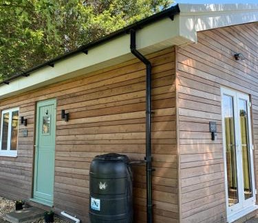 Llanelli Apartment | Y Caban-The Cabin-2 Guests-Private Parking-Fast WIFI