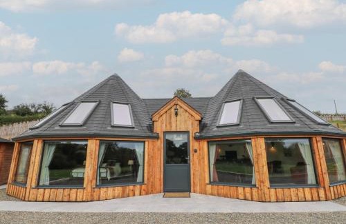 Cribyn House | Y Cwlwm - The Celtic Knot