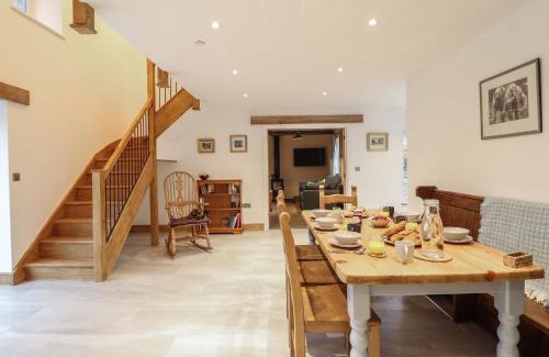 Cwmtirmynach House | Y Stabl