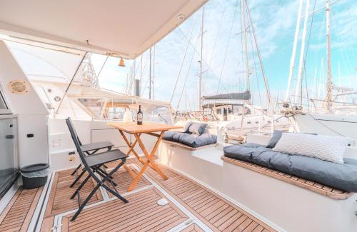 French Atlantic Coast Boat Rental | Yacht PATXI La Rochelle