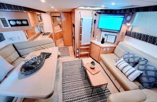 Venice House | Yacht Vacation Venice Beach