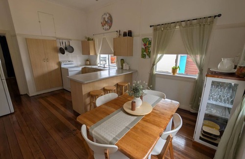 Yamba House | Yamba Somerset Cottage