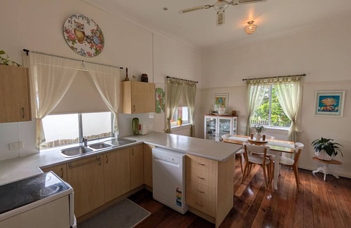 Yamba House | Yamba Somerset Cottage