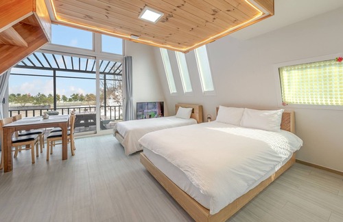 Sokcho House | Yangyang Sunrise and Sunset Private Pens