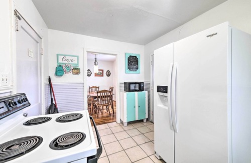 Temple House | Yard w/BBQ Pit: Getaway Near Dtwn Temple!