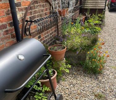 Yarm House | Yarm cottages byre/paddock