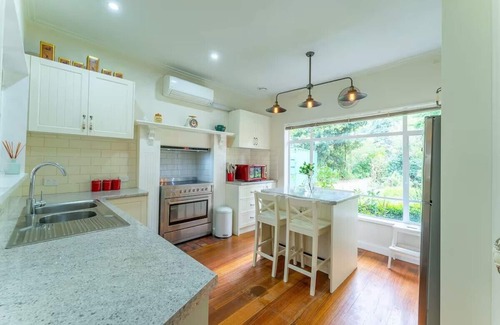 Warburton House | Yarra Donna Cottage, next to Warburton Water World!