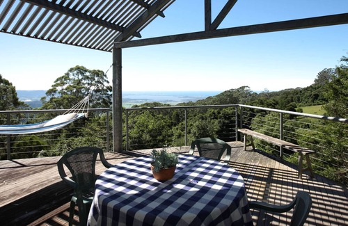 Robertson House | Yarrawa Hill - Art Lovers Retreat with Bush & Ocean Views