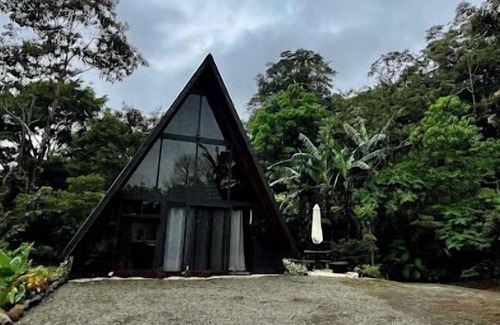 Bijagua Ski Chalet | Yarumo Lodge Río Celeste Black Chalets
