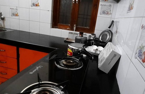 Gomti Nagar Apartment | Yash's Congenial stays - 1 Rk independent place.