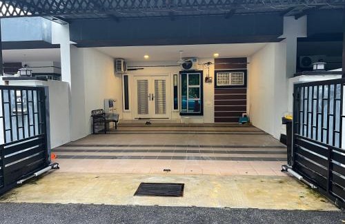 Sitiawan House | yasmins homestay