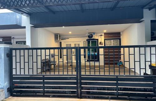 Sitiawan House | yasmins homestay