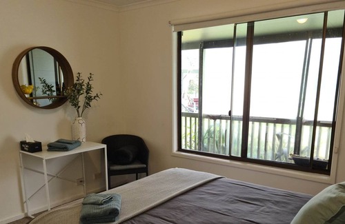 Woolsthorpe Cottage | Yawnoc Cottage - Country Stay Woolsthorpe