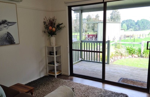 Woolsthorpe Cottage | Yawnoc Cottage - Country Stay Woolsthorpe