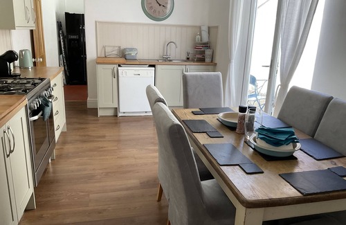 Llanelli House | Yazelle town house