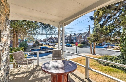 Yeadon House | Yeadon Townhome with Porch, 7 Mi to Center City