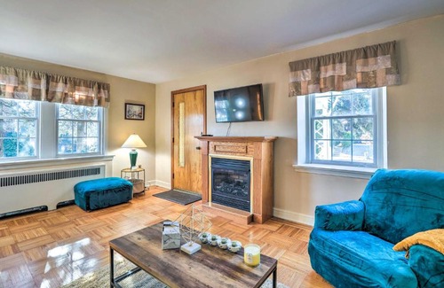 Yeadon House | Yeadon Townhome with Porch, 7 Mi to Center City