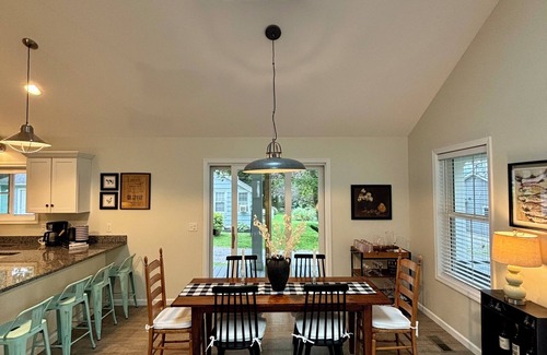 Town of Richmond House | Year-Round Fun at our Like-New Lakeside Retreat!