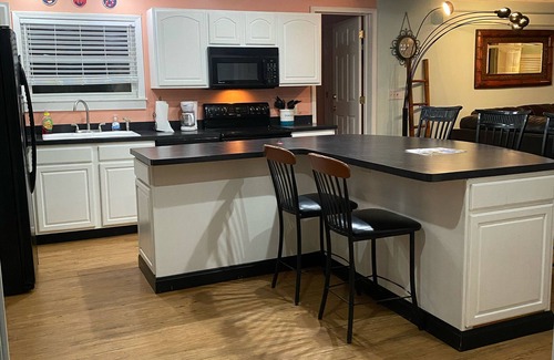 Verona Beach House | Year round Sylvan beach relaxation- The Palms