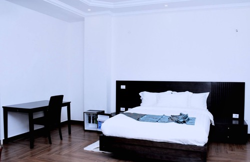 Bole Hotel | yellow apple hotel