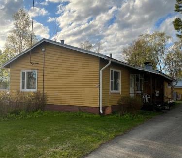 Kemi Apartment | Yellow dream house - 3 min from highway, sauna, big private parking