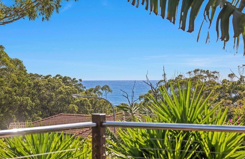 Valla Beach House | Yellow Fin - Close to the beach with ocean glimpse