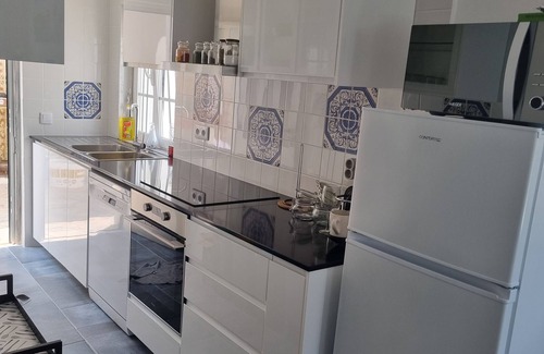 Charneca de Caparica e Sobreda House | Yellow House