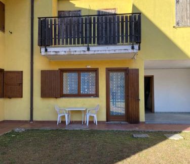 Verres Apartment | yellow house