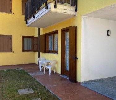Verres Apartment | yellow house