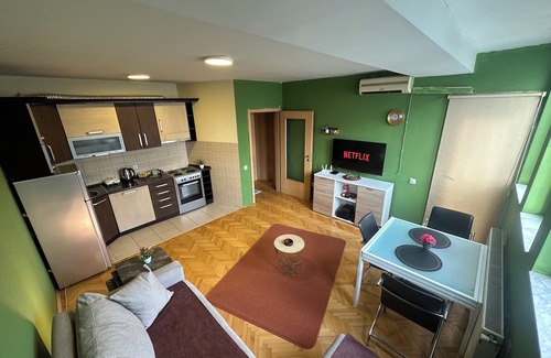 Pristina Apartment | Yellow Moon Hostel&Apartment